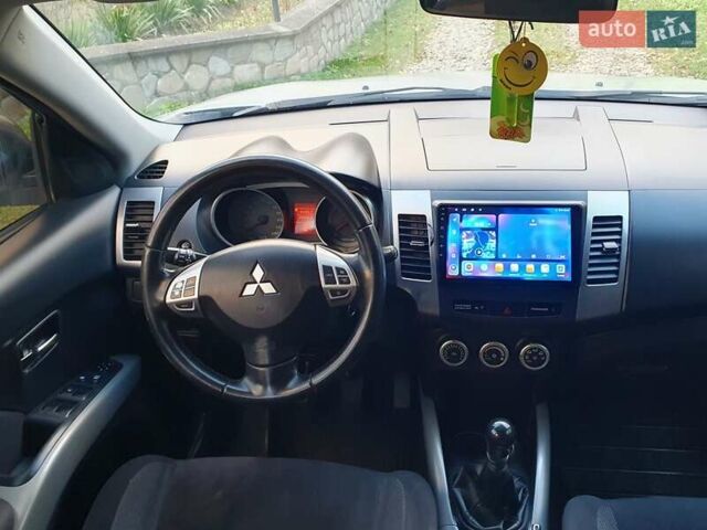 Міцубісі Аутлендер 2007 у Косове на Automoto.ua Сірий Міцубісі Аутлендер, об'ємом двигуна 2 л та пробігом 320 тис. км за 7500 $, фото 16 на Automoto.ua