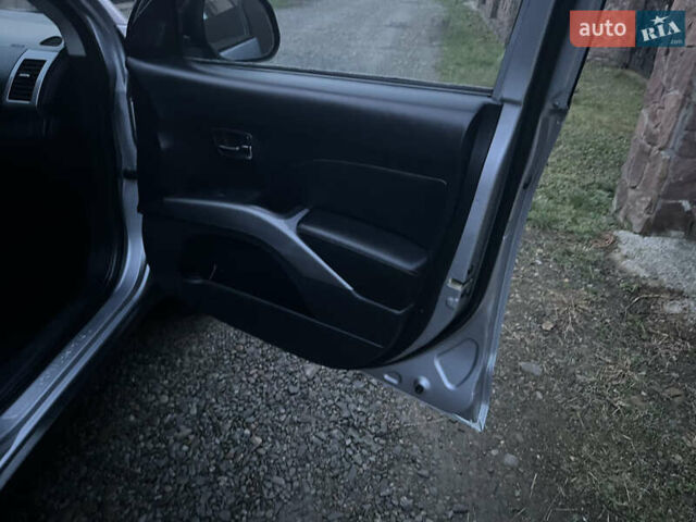 Серый Мицубиси Аутлендер, объемом двигателя 2.4 л и пробегом 236 тыс. км за 7600 $, фото 18 на Automoto.ua