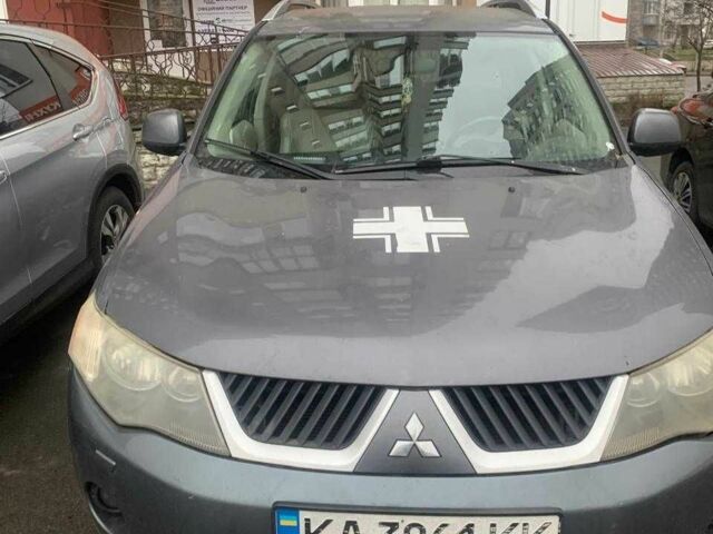 Серый Мицубиси Аутлендер, объемом двигателя 2 л и пробегом 250 тыс. км за 6000 $, фото 1 на Automoto.ua