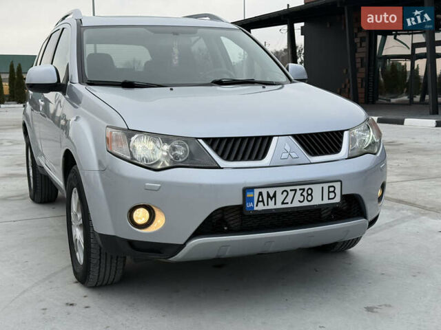Серый Мицубиси Аутлендер, объемом двигателя 2 л и пробегом 299 тыс. км за 7750 $, фото 3 на Automoto.ua