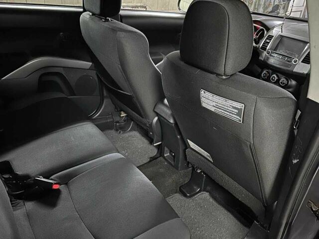 Серый Мицубиси Аутлендер, объемом двигателя 2.4 л и пробегом 190 тыс. км за 8000 $, фото 6 на Automoto.ua