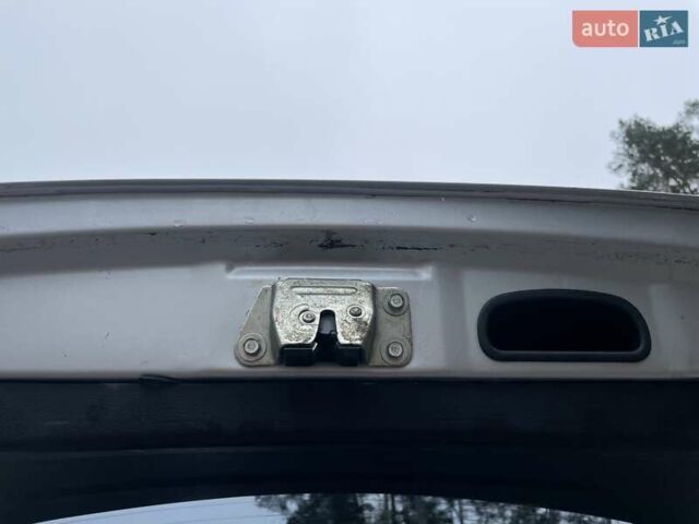 Серый Мицубиси Аутлендер, объемом двигателя 2 л и пробегом 270 тыс. км за 7000 $, фото 11 на Automoto.ua