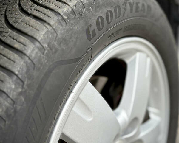 Серый Мицубиси Аутлендер, объемом двигателя 2.38 л и пробегом 238 тыс. км за 7450 $, фото 37 на Automoto.ua