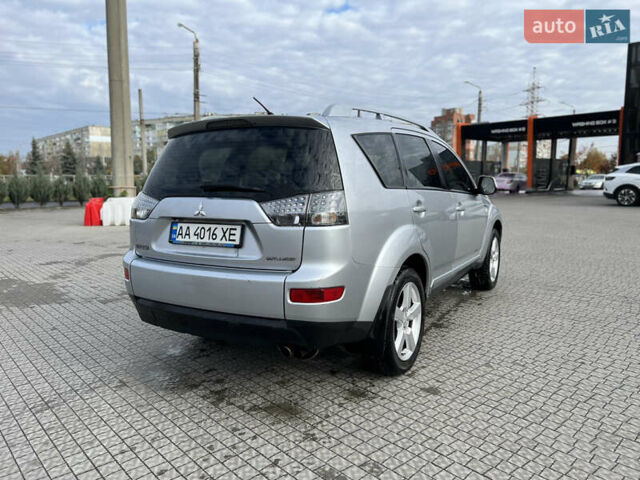 Серый Мицубиси Аутлендер, объемом двигателя 3 л и пробегом 277 тыс. км за 7999 $, фото 2 на Automoto.ua