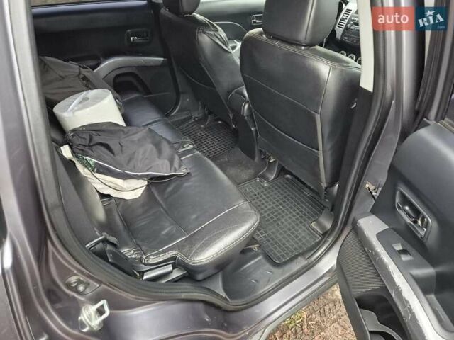 Сірий Міцубісі Аутлендер, об'ємом двигуна 3 л та пробігом 299 тис. км за 9000 $, фото 14 на Automoto.ua