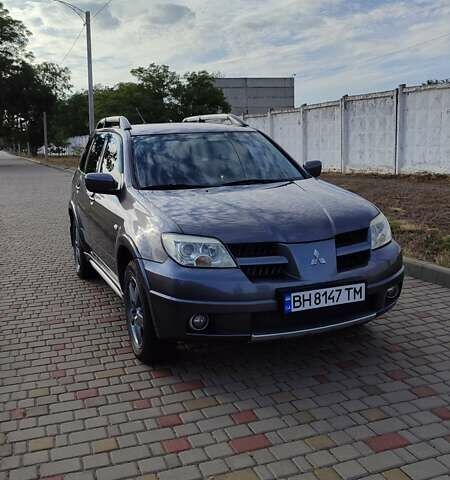 Серый Мицубиси Аутлендер, объемом двигателя 2.38 л и пробегом 189 тыс. км за 7600 $, фото 1 на Automoto.ua