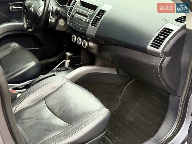 Сірий Міцубісі Аутлендер, об'ємом двигуна 3 л та пробігом 227 тис. км за 8900 $, фото 22 на Automoto.ua