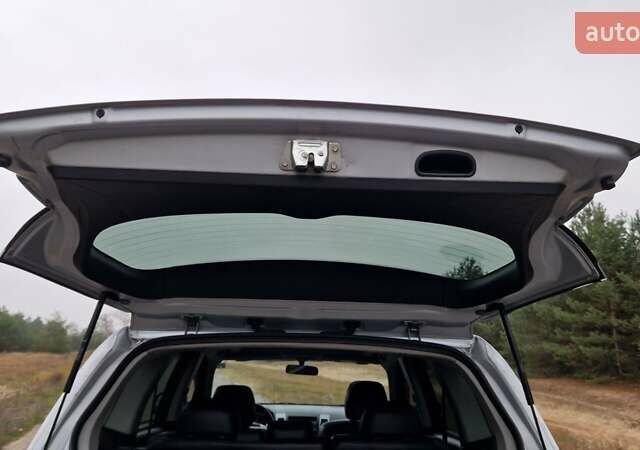 Серый Мицубиси Аутлендер, объемом двигателя 3 л и пробегом 197 тыс. км за 9500 $, фото 30 на Automoto.ua