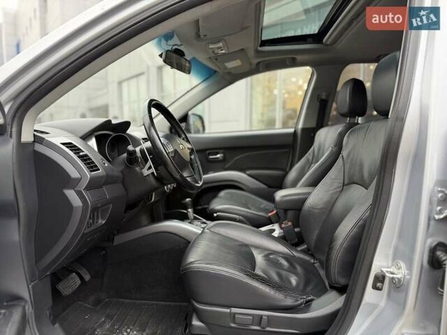 Сірий Міцубісі Аутлендер, об'ємом двигуна 3 л та пробігом 195 тис. км за 9999 $, фото 14 на Automoto.ua