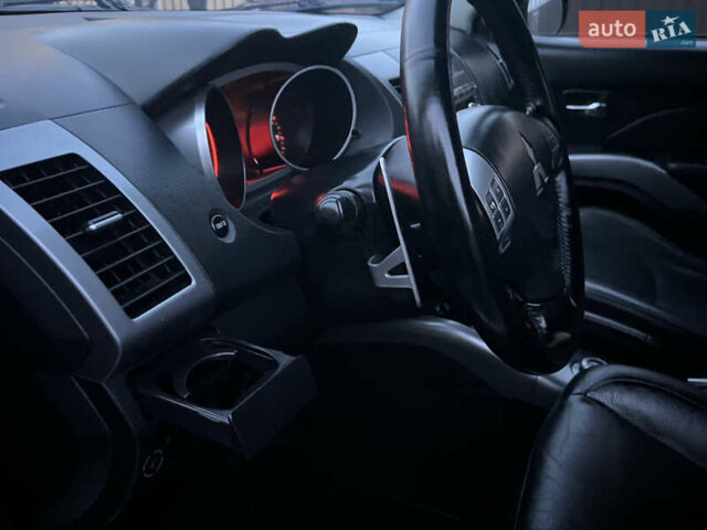 Серый Мицубиси Аутлендер, объемом двигателя 2.4 л и пробегом 236 тыс. км за 7600 $, фото 37 на Automoto.ua