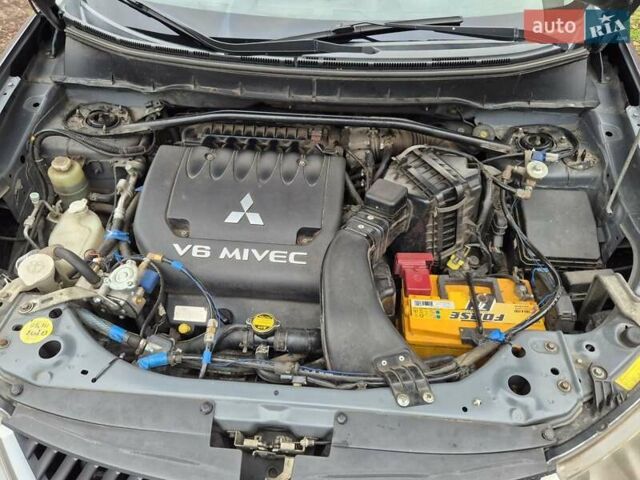 Сірий Міцубісі Аутлендер, об'ємом двигуна 3 л та пробігом 299 тис. км за 9000 $, фото 23 на Automoto.ua