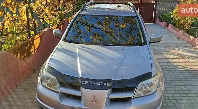 Сірий Міцубісі Аутлендер, об'ємом двигуна 2 л та пробігом 268 тис. км за 7500 $, фото 4 на Automoto.ua
