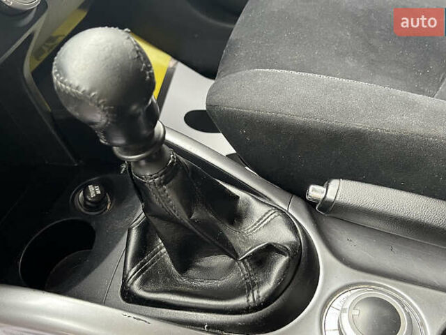 Серый Мицубиси Аутлендер, объемом двигателя 1.97 л и пробегом 310 тыс. км за 7600 $, фото 12 на Automoto.ua