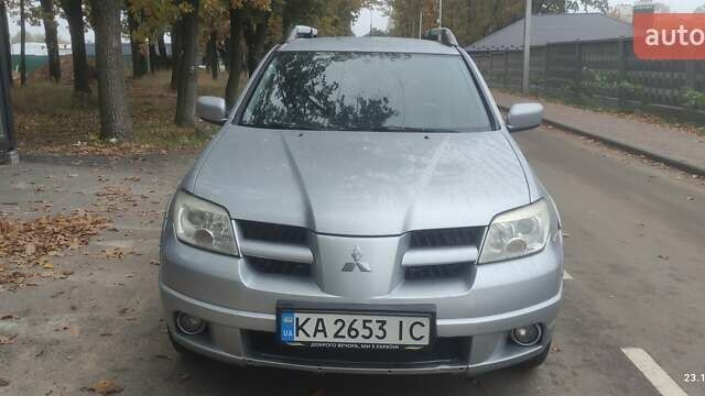 Сірий Міцубісі Аутлендер, об'ємом двигуна 2.38 л та пробігом 200 тис. км за 6550 $, фото 1 на Automoto.ua
