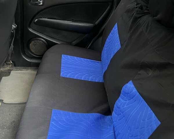 Серый Мицубиси Аутлендер, объемом двигателя 2 л и пробегом 380 тыс. км за 3700 $, фото 5 на Automoto.ua