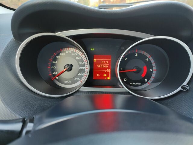 Сірий Міцубісі Аутлендер, об'ємом двигуна 0 л та пробігом 320 тис. км за 4049 $, фото 16 на Automoto.ua