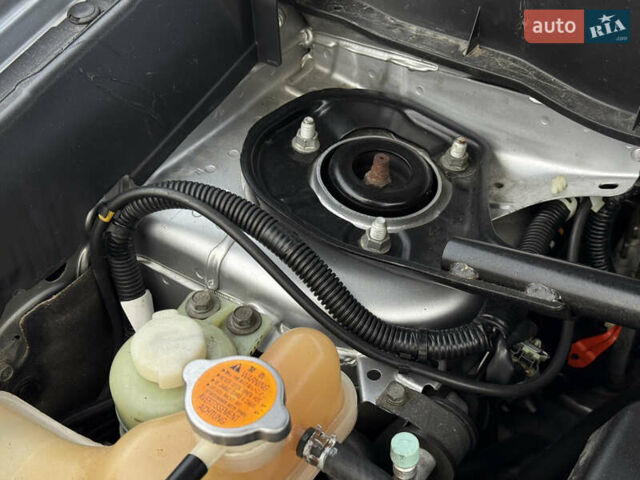 Серый Мицубиси Аутлендер, объемом двигателя 2 л и пробегом 299 тыс. км за 7750 $, фото 46 на Automoto.ua