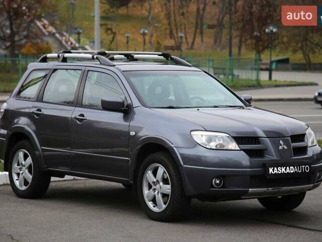 Серый Мицубиси Аутлендер, объемом двигателя 0 л и пробегом 240 тыс. км за 7200 $, фото 2 на Automoto.ua