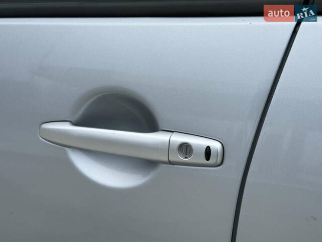 Серый Мицубиси Аутлендер, объемом двигателя 2 л и пробегом 299 тыс. км за 7750 $, фото 14 на Automoto.ua