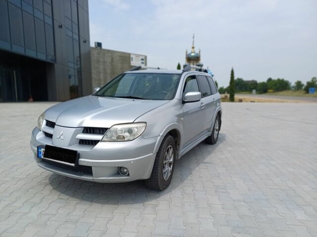 Серый Мицубиси Аутлендер, объемом двигателя 2.4 л и пробегом 243 тыс. км за 6200 $, фото 1 на Automoto.ua