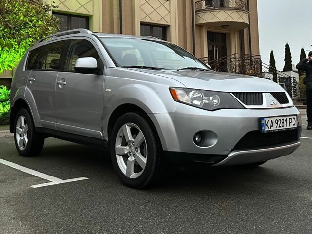 Серый Мицубиси Аутлендер, объемом двигателя 3 л и пробегом 129 тыс. км за 10500 $, фото 7 на Automoto.ua