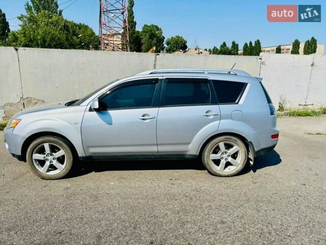 Серый Мицубиси Аутлендер, объемом двигателя 3 л и пробегом 188 тыс. км за 10000 $, фото 6 на Automoto.ua