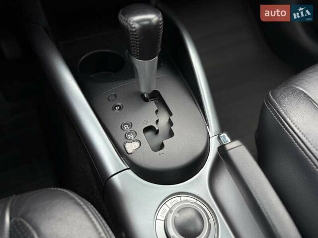 Сірий Міцубісі Аутлендер, об'ємом двигуна 3 л та пробігом 195 тис. км за 9999 $, фото 22 на Automoto.ua