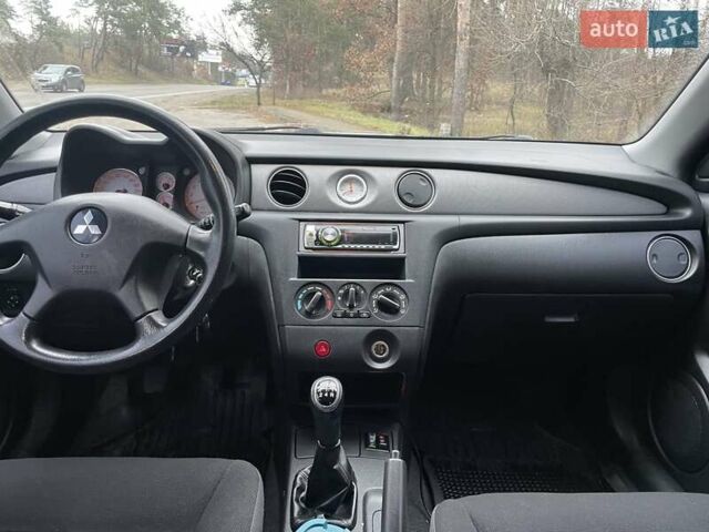 Серый Мицубиси Аутлендер, объемом двигателя 2 л и пробегом 270 тыс. км за 7000 $, фото 15 на Automoto.ua