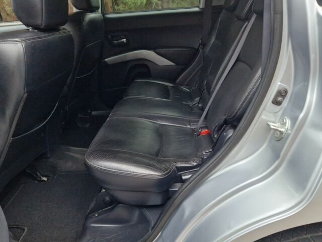 Серый Мицубиси Аутлендер, объемом двигателя 3 л и пробегом 197 тыс. км за 9500 $, фото 10 на Automoto.ua