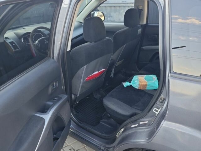 Сірий Міцубісі Аутлендер, об'ємом двигуна 3 л та пробігом 320 тис. км за 7500 $, фото 4 на Automoto.ua