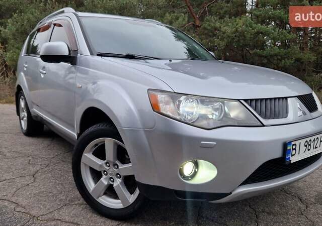 Серый Мицубиси Аутлендер, объемом двигателя 3 л и пробегом 197 тыс. км за 9500 $, фото 7 на Automoto.ua