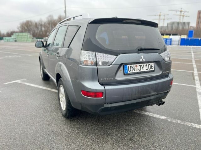 Серый Мицубиси Аутлендер, объемом двигателя 2 л и пробегом 235 тыс. км за 4800 $, фото 9 на Automoto.ua