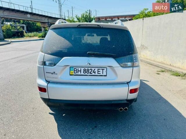 Серый Мицубиси Аутлендер, объемом двигателя 3 л и пробегом 188 тыс. км за 10000 $, фото 5 на Automoto.ua