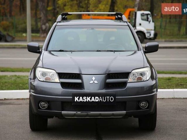 Серый Мицубиси Аутлендер, объемом двигателя 0 л и пробегом 240 тыс. км за 7200 $, фото 1 на Automoto.ua