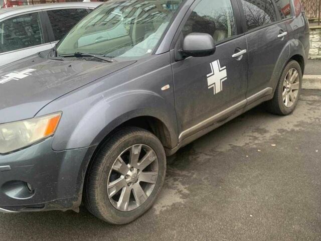 Серый Мицубиси Аутлендер, объемом двигателя 2 л и пробегом 250 тыс. км за 6000 $, фото 3 на Automoto.ua