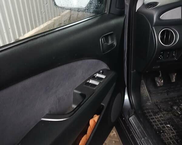 Сірий Міцубісі Аутлендер, об'ємом двигуна 2 л та пробігом 191 тис. км за 6500 $, фото 10 на Automoto.ua