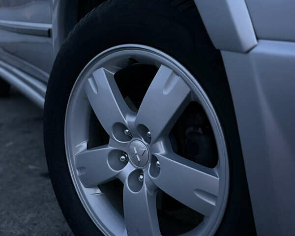 Серый Мицубиси Аутлендер, объемом двигателя 2.38 л и пробегом 238 тыс. км за 7450 $, фото 4 на Automoto.ua