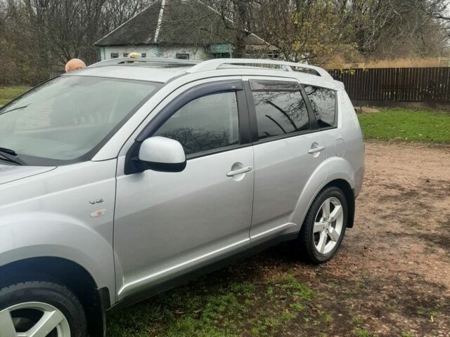 Серый Мицубиси Аутлендер, объемом двигателя 3 л и пробегом 183 тыс. км за 9200 $, фото 4 на Automoto.ua