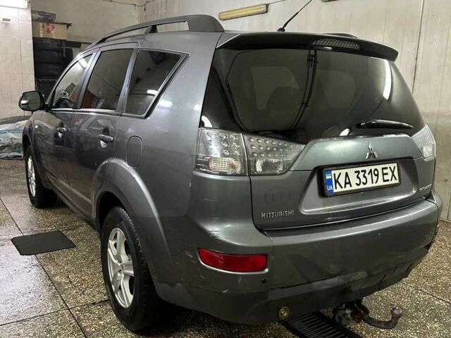 Серый Мицубиси Аутлендер, объемом двигателя 2.4 л и пробегом 190 тыс. км за 8000 $, фото 2 на Automoto.ua