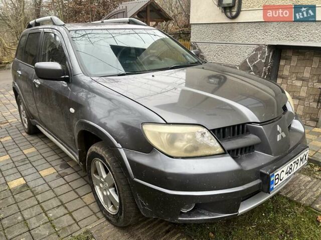 Серый Мицубиси Аутлендер, объемом двигателя 2 л и пробегом 380 тыс. км за 3700 $, фото 3 на Automoto.ua