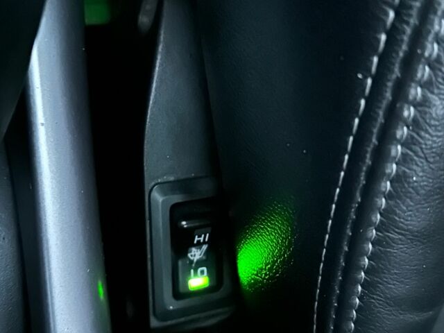 Серый Мицубиси Аутлендер, объемом двигателя 3 л и пробегом 129 тыс. км за 10500 $, фото 21 на Automoto.ua