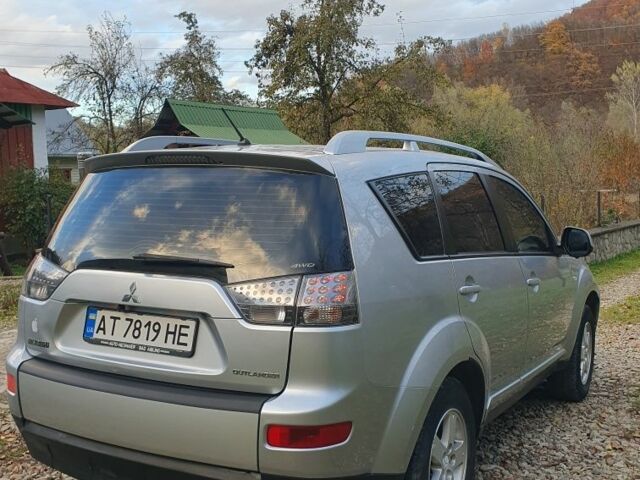 Серый Мицубиси Аутлендер, объемом двигателя 2 л и пробегом 320 тыс. км за 7500 $, фото 8 на Automoto.ua