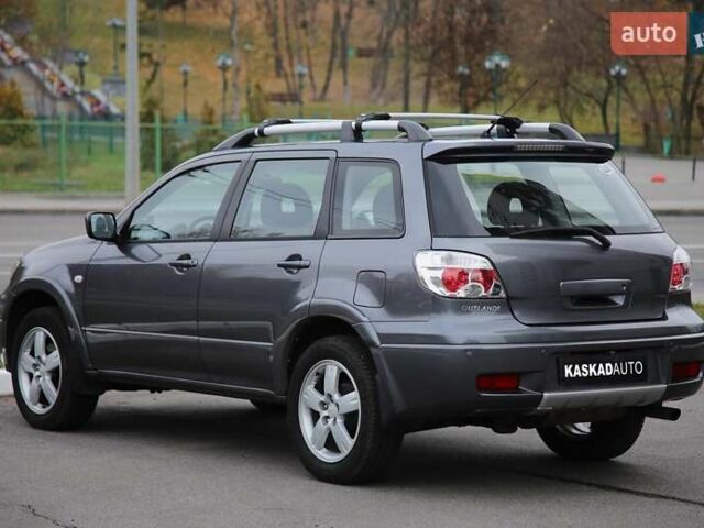 Серый Мицубиси Аутлендер, объемом двигателя 0 л и пробегом 240 тыс. км за 7200 $, фото 3 на Automoto.ua