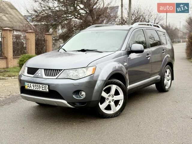 Сірий Міцубісі Аутлендер, об'ємом двигуна 3 л та пробігом 227 тис. км за 8900 $, фото 3 на Automoto.ua