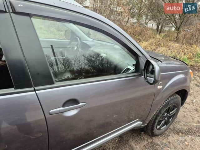 Сірий Міцубісі Аутлендер, об'ємом двигуна 3 л та пробігом 299 тис. км за 9000 $, фото 2 на Automoto.ua