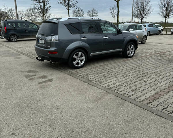 Серый Мицубиси Аутлендер, объемом двигателя 1.97 л и пробегом 260 тыс. км за 10900 $, фото 4 на Automoto.ua