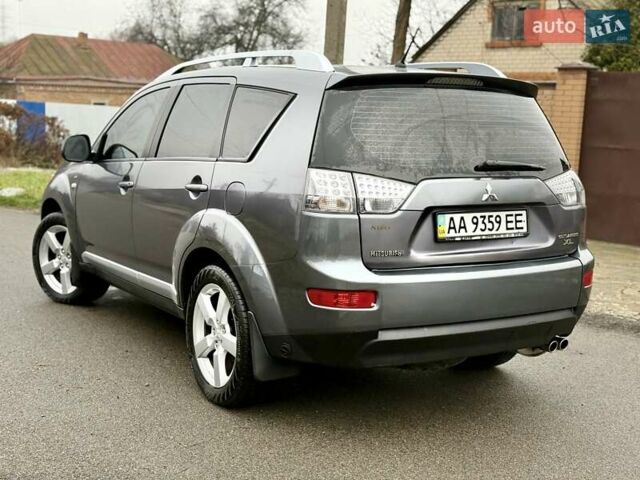 Сірий Міцубісі Аутлендер, об'ємом двигуна 3 л та пробігом 227 тис. км за 8900 $, фото 6 на Automoto.ua