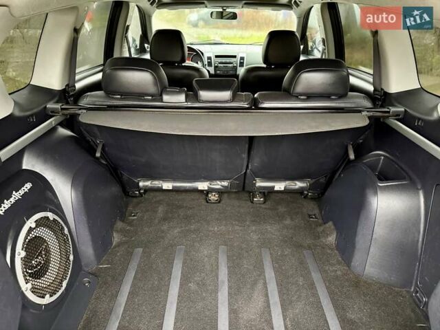 Сірий Міцубісі Аутлендер, об'ємом двигуна 3 л та пробігом 227 тис. км за 8900 $, фото 27 на Automoto.ua