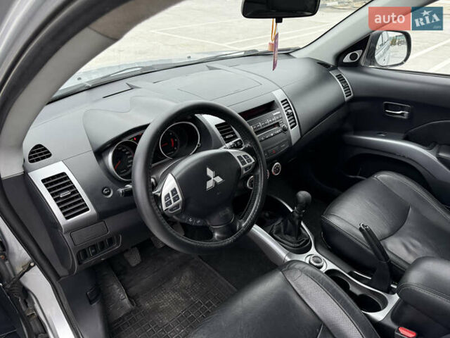 Серый Мицубиси Аутлендер, объемом двигателя 2 л и пробегом 299 тыс. км за 7750 $, фото 17 на Automoto.ua