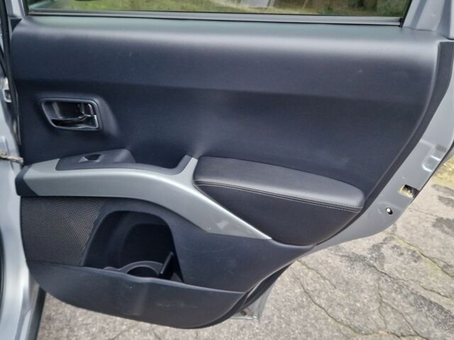 Серый Мицубиси Аутлендер, объемом двигателя 3 л и пробегом 197 тыс. км за 9500 $, фото 14 на Automoto.ua